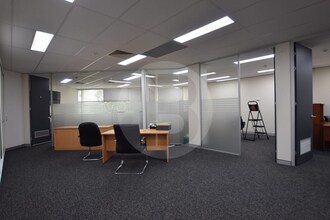 25-27 Solent Cct, Norwest à louer Photo intérieure- Image 2 de 3