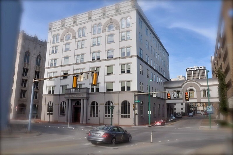 900 Virginia St E, Charleston, WV à louer - Photo du bâtiment - Image 1 de 7