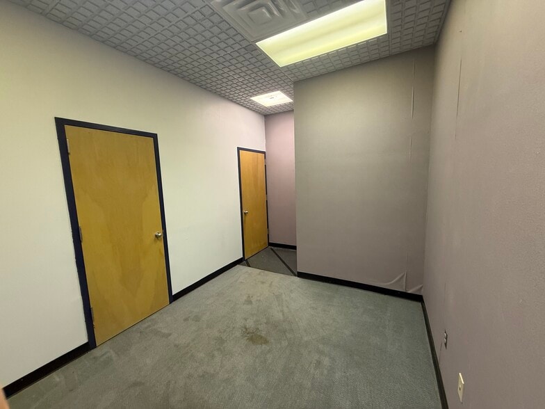 201 W Donegan Ave, Kissimmee, FL for lease - Building Photo - Image 3 of 8