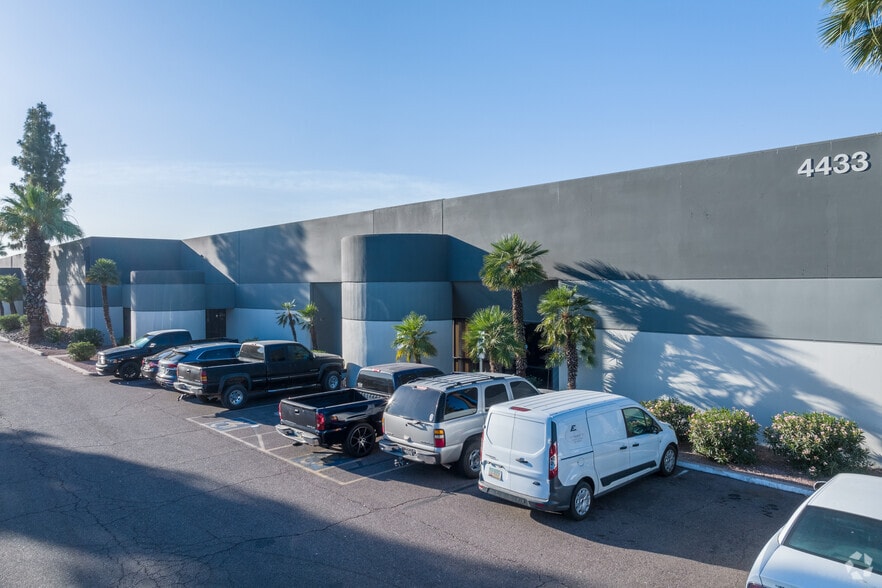 4433 W Van Buren St, Phoenix, AZ à louer - Photo du bâtiment - Image 3 de 6
