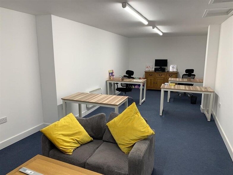 2-6 Sherrard St, Melton Mowbray for lease - Building Photo - Image 2 of 6