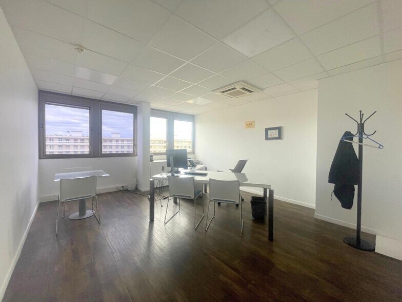 Bureau dans Poissy à louer - Photo intérieure - Image 3 de 9