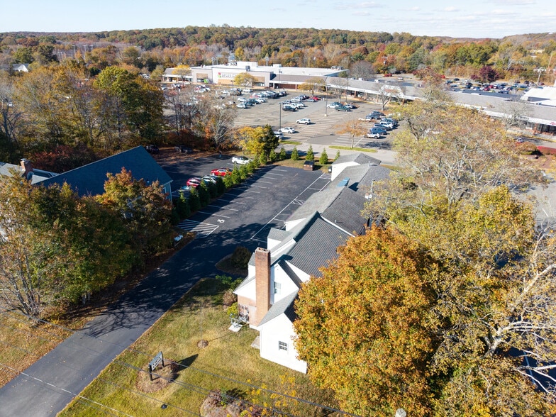 93 Elm St, Old Saybrook, CT à vendre - Photo du bâtiment - Image 3 de 34