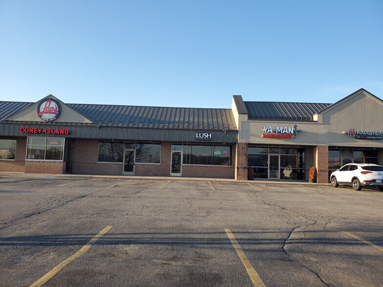 6080 28th St SE, Grand Rapids, MI à louer - Photo du bâtiment - Image 3 de 7