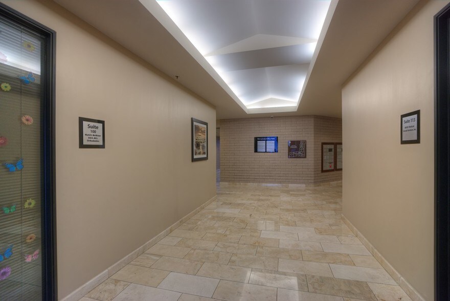 706 E Bell Rd, Phoenix, AZ à vendre - Photo intérieure - Image 3 de 9