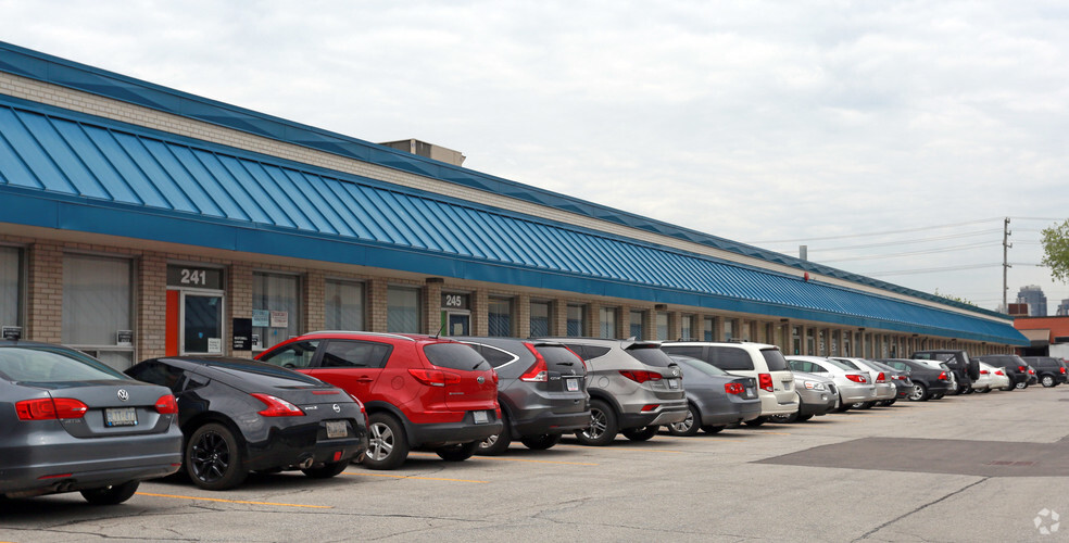 237-265 Norseman St, Toronto, ON for lease - Building Photo - Image 3 of 10