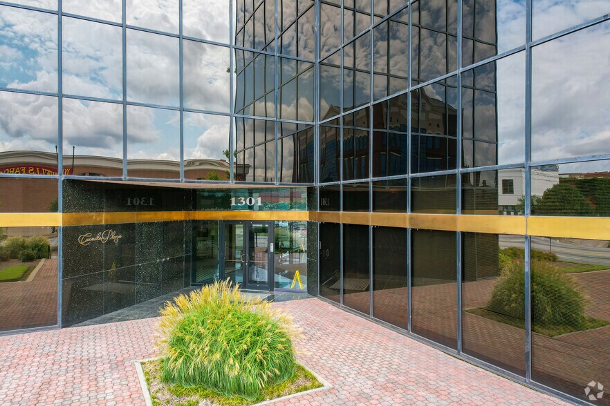 1301 First Ave, Columbus, GA à louer - Photo du bâtiment - Image 3 de 9