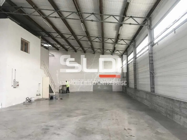 Office in Chassieu for lease - Interior Photo - Image 3 of 8