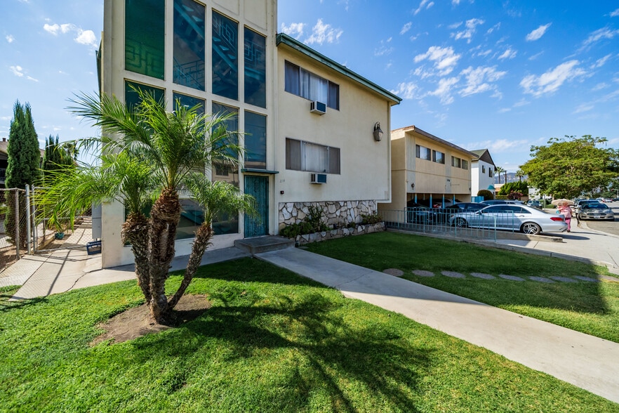 214 E Chevy Chase Dr, Glendale, CA for sale - Building Photo - Image 3 of 28