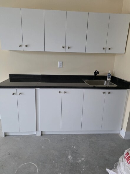 585 Hanlon Creek Blvd, Guelph, ON for lease - Building Photo - Image 2 of 16