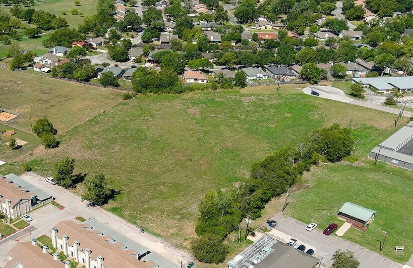 215 Commercial dr, Taylor, TX for sale - Primary Photo - Image 2 of 2