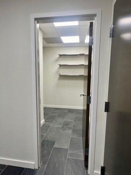 1902 W Kennedy Blvd, Tampa, FL for lease - Building Photo - Image 2 of 18