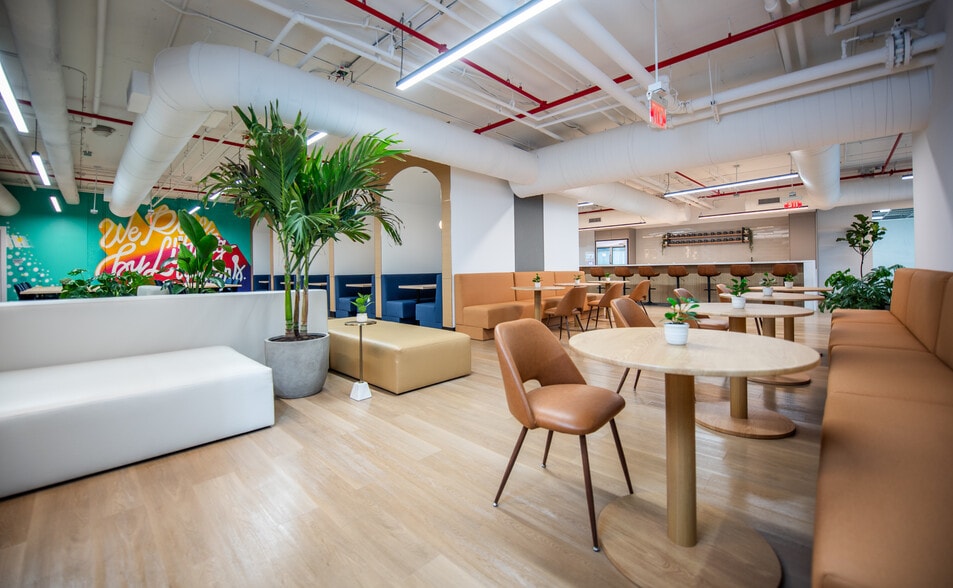 1100 Brickell Bay Dr, Miami, FL for lease - Interior Photo - Image 1 of 20
