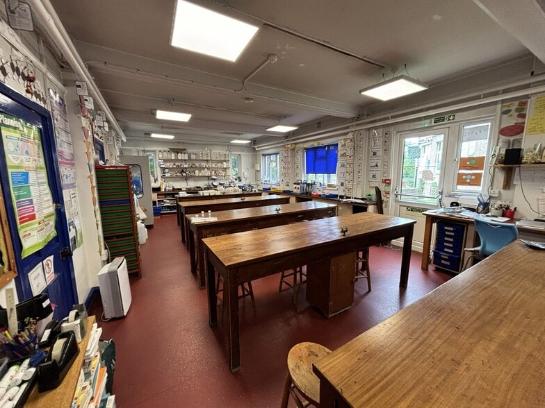Ffriddoedd Rd, Bangor for sale - Interior Photo - Image 2 of 9