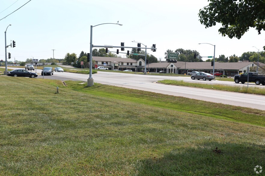 NWC of E US Hwy 40 & S Shrank Dr, Independence, MO à vendre - Aérien - Image 2 de 4