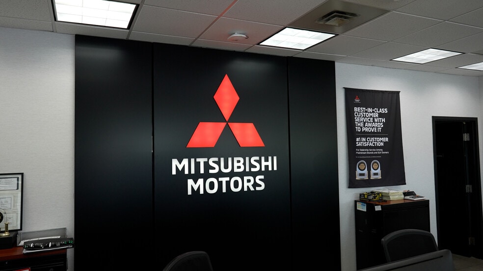 5155 W Pike Plaza Rd, Indianapolis, IN for sale - Building Photo - Image 3 of 7