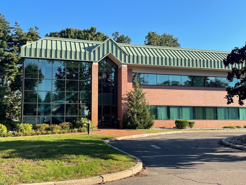 2 Bridgewater Rd, Farmington, CT for lease - Building Photo - Image 1 of 8