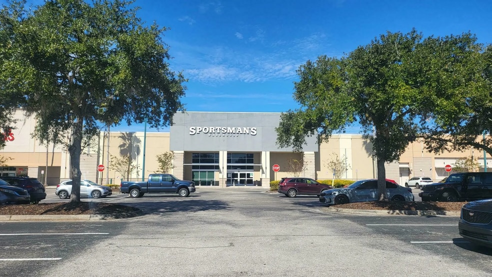 18001 Highwoods Preserve Pky, Tampa, FL for lease - Building Photo - Image 2 of 4