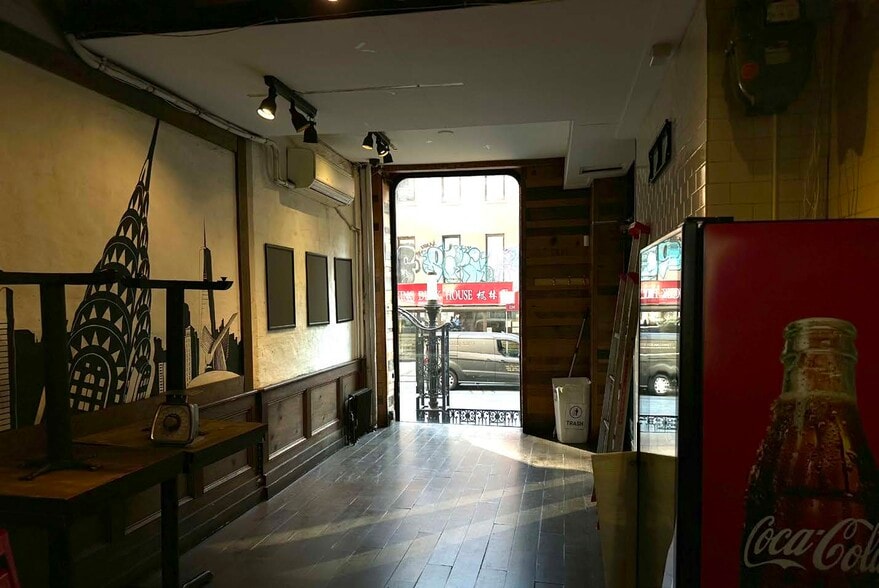 235 E 53rd St, New York, NY for lease - Interior Photo - Image 2 of 5