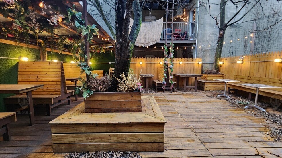 126 Wyckoff Ave, Brooklyn, NY à louer - Photo du bâtiment - Image 2 de 9