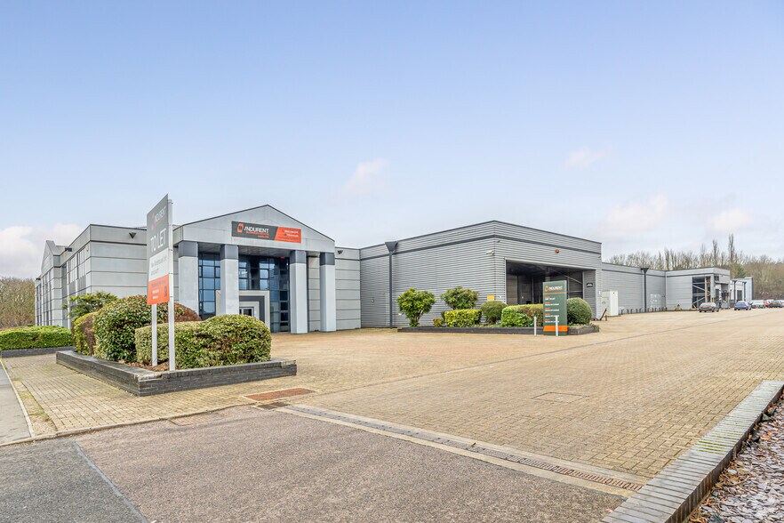 Edinburgh Way, Harlow à louer - Photo principale - Image 1 de 23