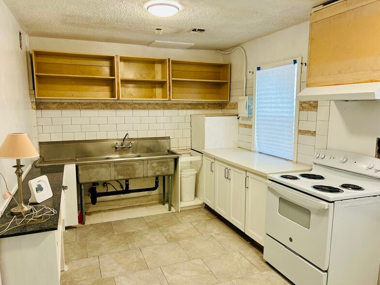 202 6th St, Ramona, CA à vendre - Photo intérieure - Image 3 de 8