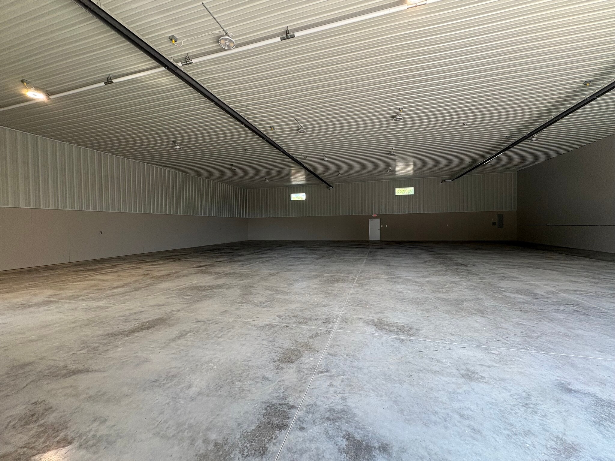 3914 Indianapolis Rd, Columbus, IN for lease Interior Photo- Image 1 of 2