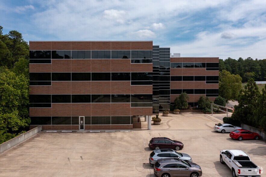 4000 Sancar Way, Durham, NC à louer - Photo du bâtiment - Image 2 de 6