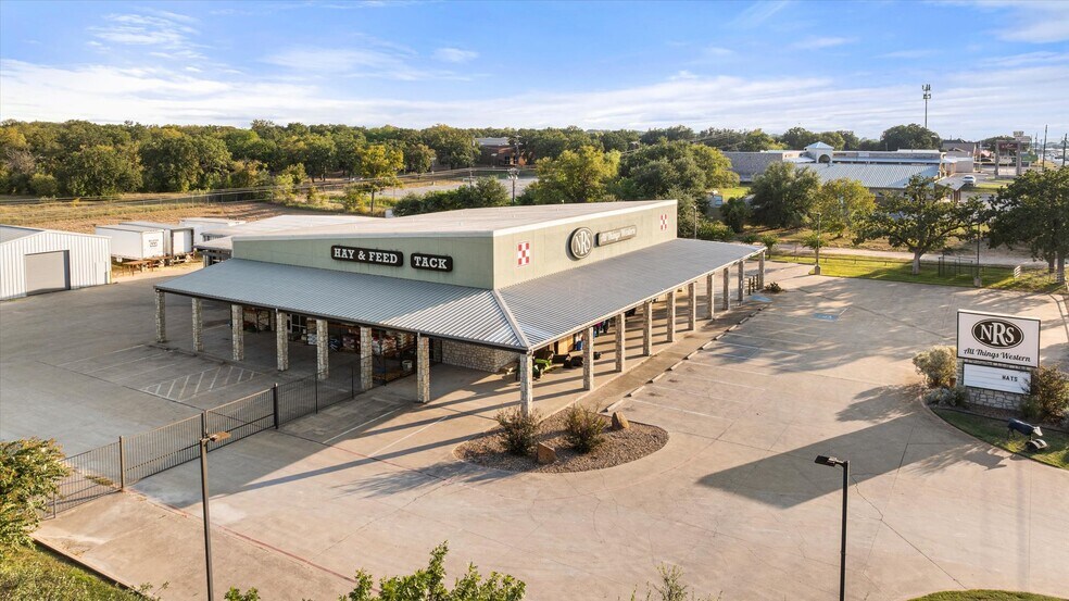 2521 E US Highway 377, Granbury, TX à vendre - Photo du bâtiment - Image 2 de 21