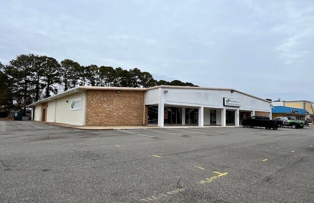 465 Denbigh Blvd, Newport News, VA à vendre - Photo du bâtiment - Image 2 de 3