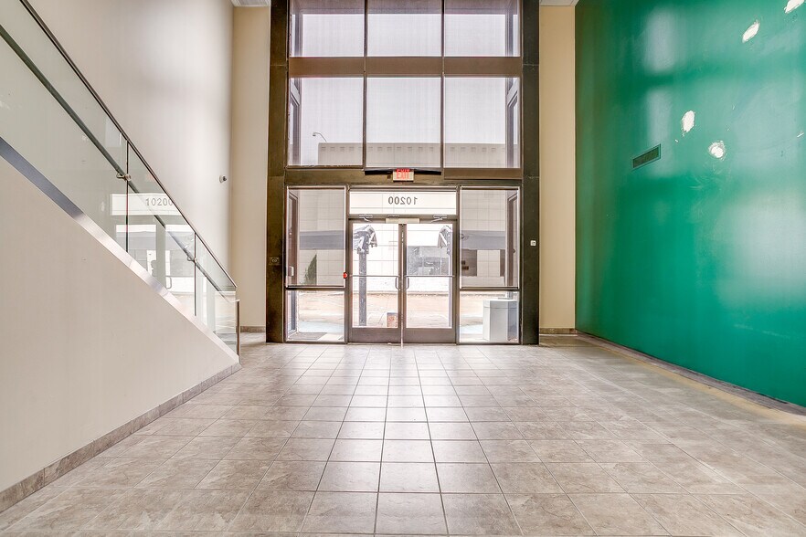10200 Plano Rd, Dallas, TX à louer - Photo du bâtiment - Image 2 de 15