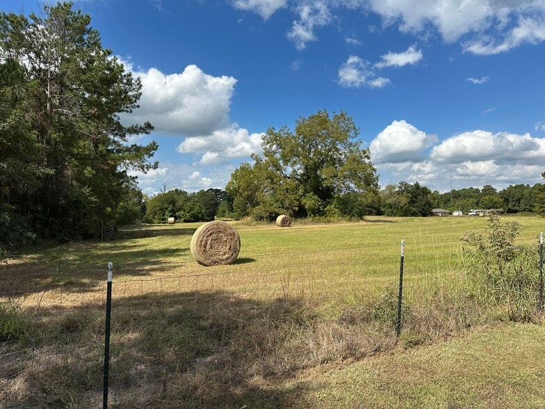 11 AC West Danville Road, Willis, TX à vendre - Photo du bâtiment - Image 1 de 8