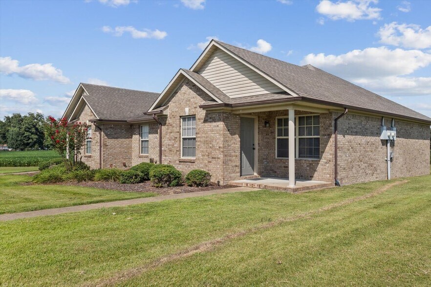 56-71 Mattox Rd portfolio of 8 properties for sale on LoopNet.ca - Building Photo - Image 3 of 30