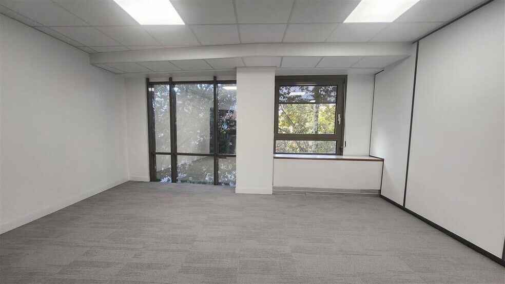 Bureau dans La Garenne-Colombes à louer - Photo intérieure - Image 1 de 5