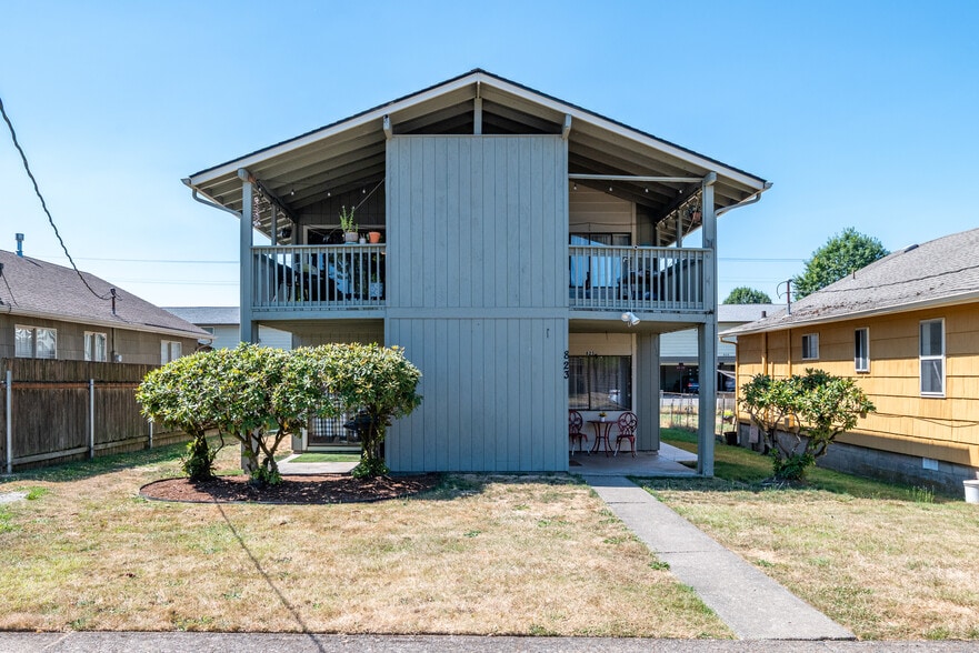 823 8th Ave, Longview, WA for sale - Primary Photo - Image 1 of 18