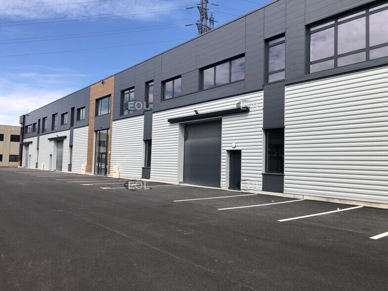 Flex in Villeneuve-la-Garenne for lease - Building Photo - Image 2 of 6