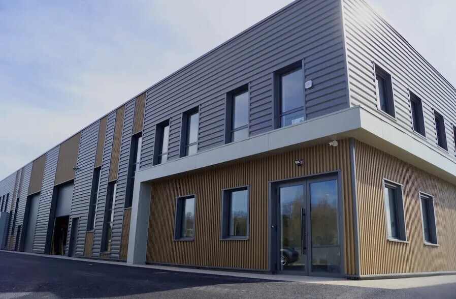 Flex dans Trévoux à louer - Photo du bâtiment - Image 2 de 2