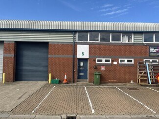 Plus de détails pour Southern Rd, Aylesbury - Industriel à louer