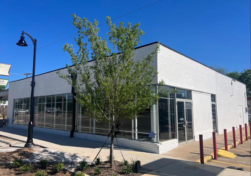 202 E Irving Blvd, Irving, TX for lease - Building Photo - Image 1 of 2