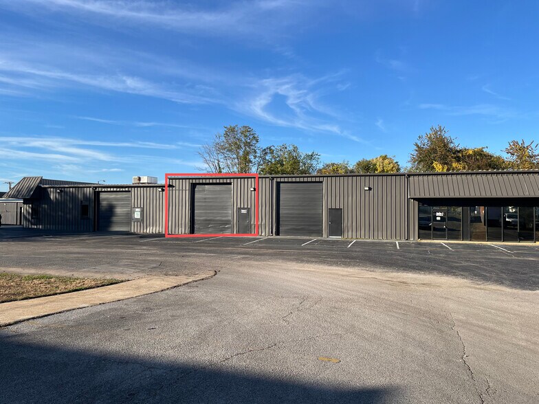 137B Dyer St, Columbia, TN à louer - Photo du bâtiment - Image 2 de 7