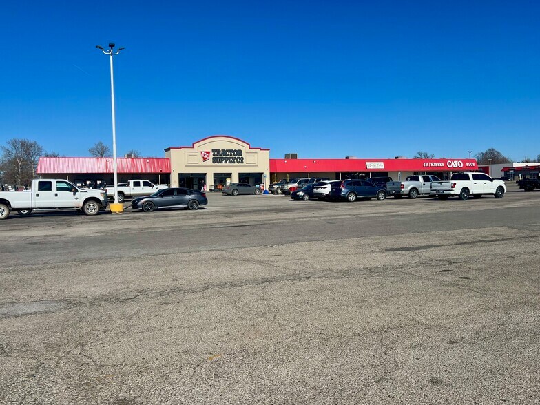 3010-3012 N 14th St, Ponca City, OK à louer - Photo du bâtiment - Image 2 de 18