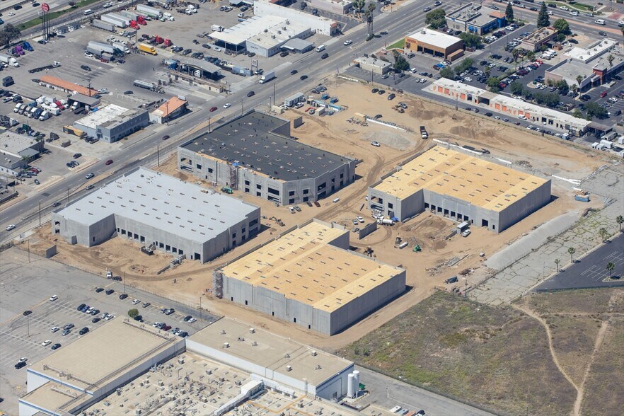 2245 W Valley Blvd, Colton, CA à louer - Photo de construction - Image 1 de 5