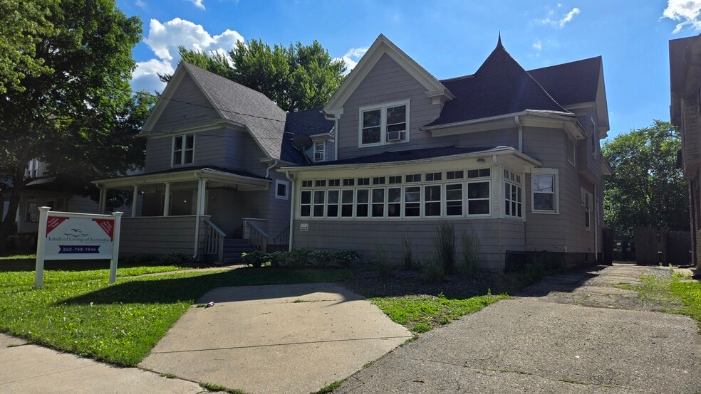 SE Wisconsin Assisted Living Opportunity portfolio of 2 properties for sale on LoopNet.ca - Building Photo - Image 1 of 1