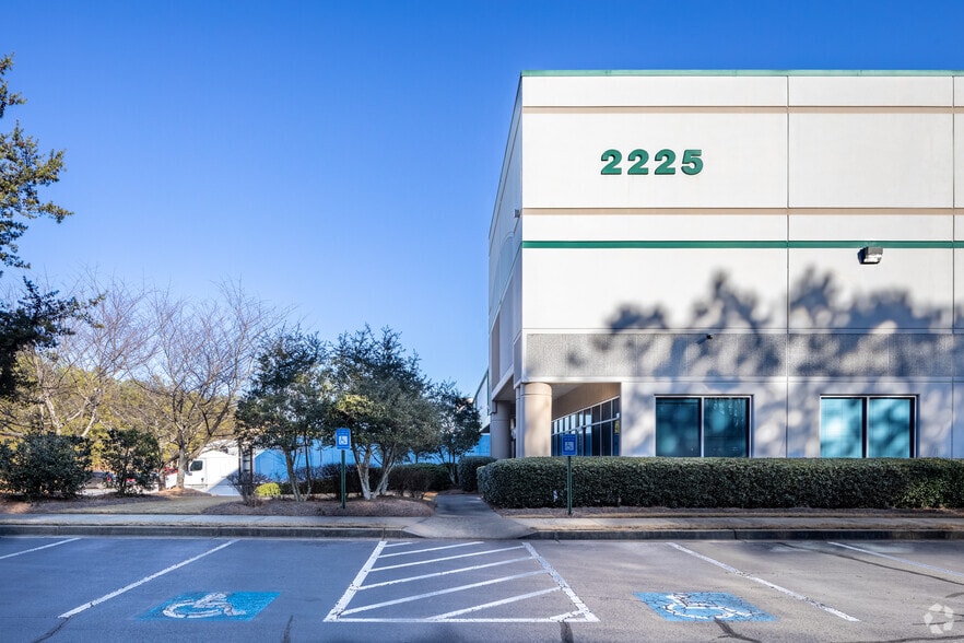 2225 Cedars Rd, Lawrenceville, GA for lease - Building Photo - Image 3 of 6
