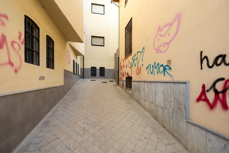 Terrain dans Granada, Granada à vendre - Photo du bâtiment - Image 2 de 15