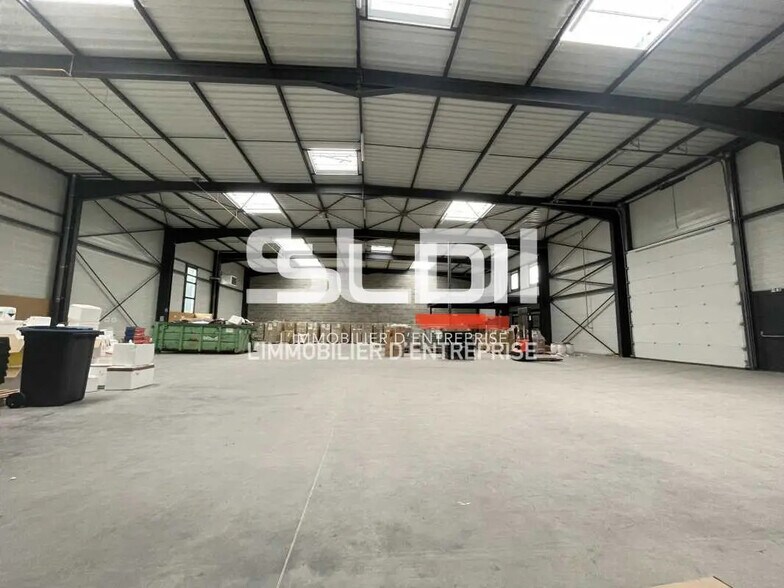 Bureau dans Saint-Priest à louer - Photo du bâtiment - Image 1 de 7