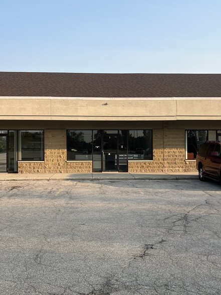 1102-1200 Gratiot Blvd, Marysville, MI for lease - Building Photo - Image 2 of 5