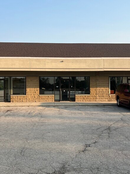 1102-1200 Gratiot Blvd, Marysville, MI à louer - Photo du bâtiment - Image 2 de 4