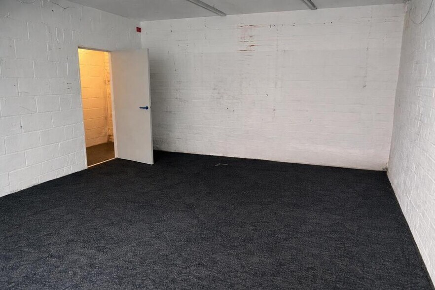 Acton Hill Mews, Londres à vendre - Photo du bâtiment - Image 2 de 5