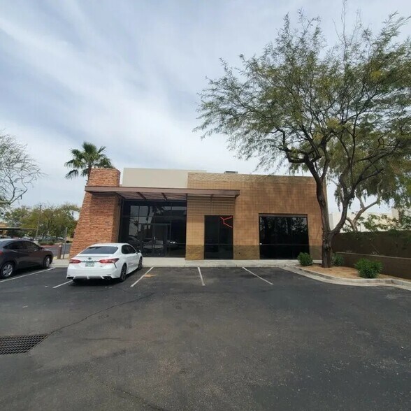 16841 N 31st Ave, Phoenix, AZ à vendre - Photo du bâtiment - Image 2 de 17